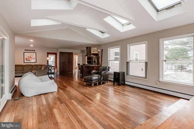 880 MACCLESFIELD RD, Furlong, PA 18925