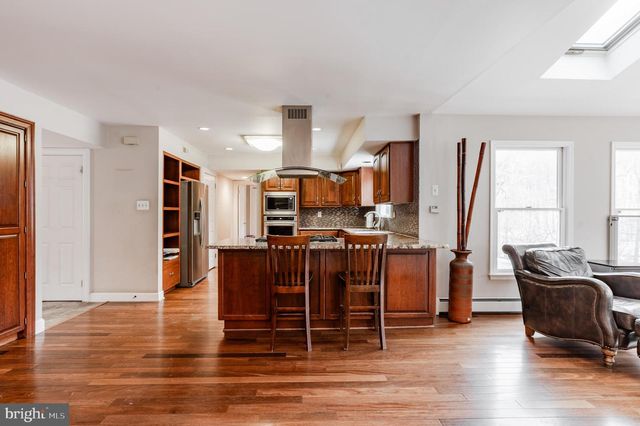 880 MACCLESFIELD RD, Furlong, PA 18925