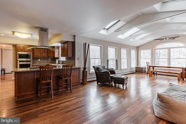 880 MACCLESFIELD RD, Furlong, PA 18925