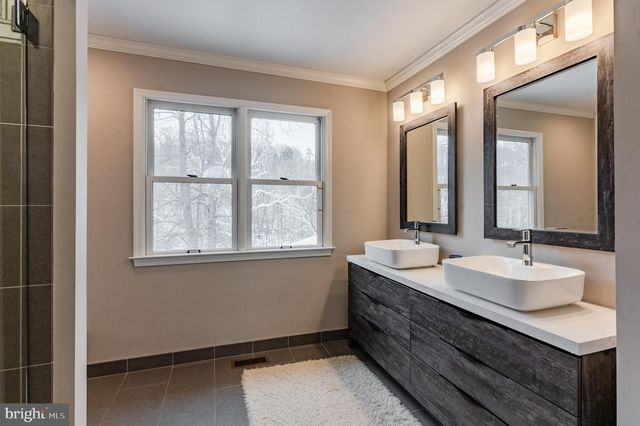 880 MACCLESFIELD RD, Furlong, PA 18925