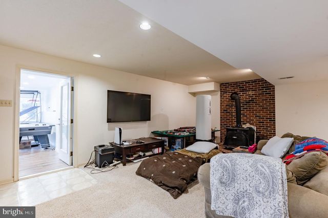 880 MACCLESFIELD RD, Furlong, PA 18925