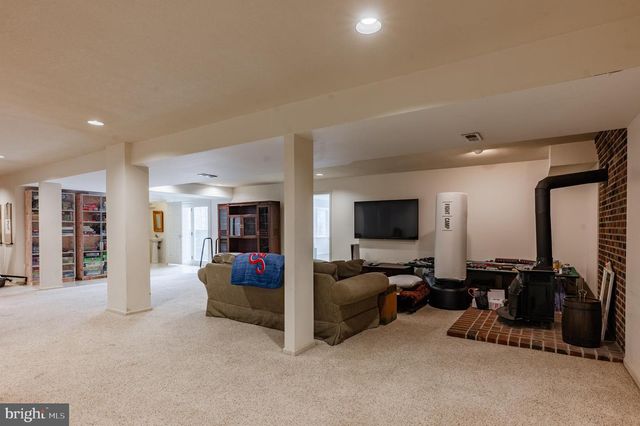 880 MACCLESFIELD RD, Furlong, PA 18925