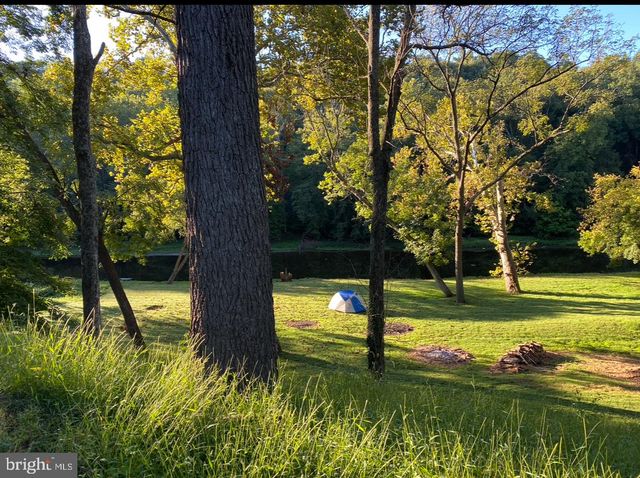 880 MACCLESFIELD RD, Furlong, PA 18925