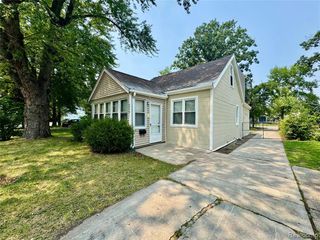 20535 Ridgemont Road, Harper Woods, MI 48225