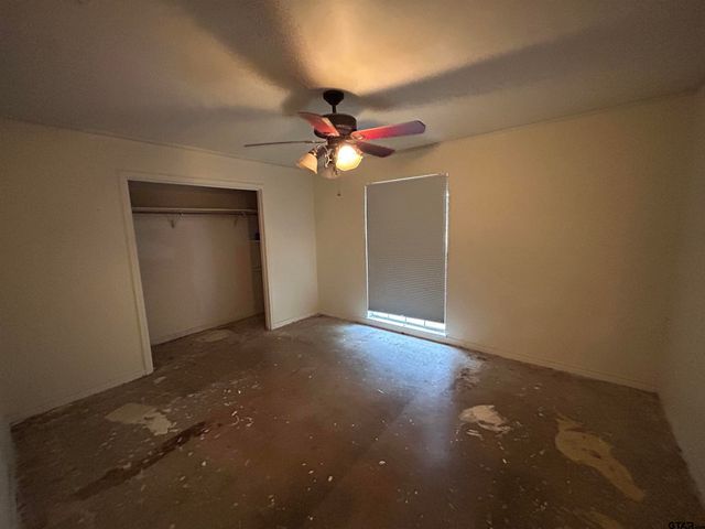607 E North, Lindale, TX 75771