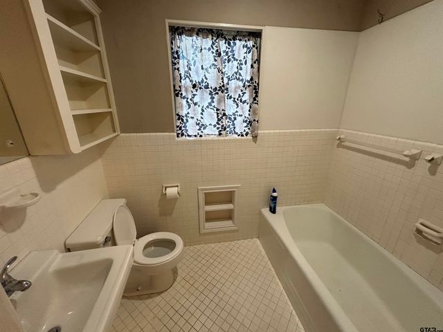 607 E North, Lindale, TX 75771