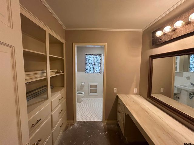 607 E North, Lindale, TX 75771