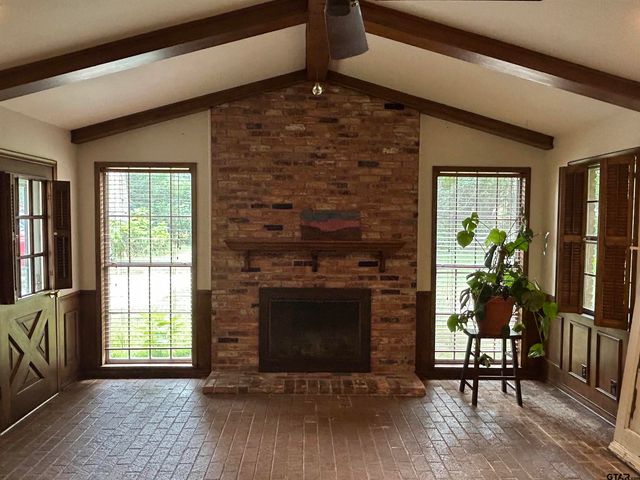 607 E North, Lindale, TX 75771