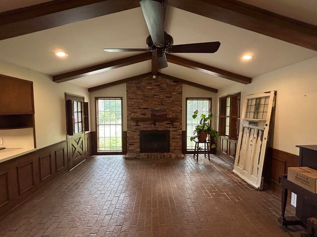 607 E North, Lindale, TX 75771
