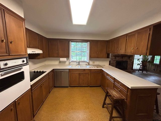 607 E North, Lindale, TX 75771