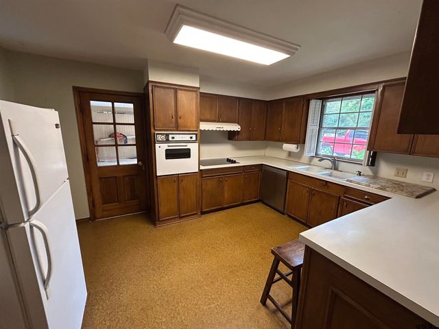 607 E North, Lindale, TX 75771