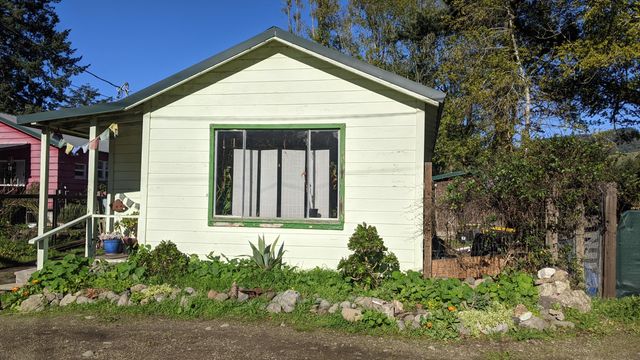 51 Main Street, Petrolia, CA 95558