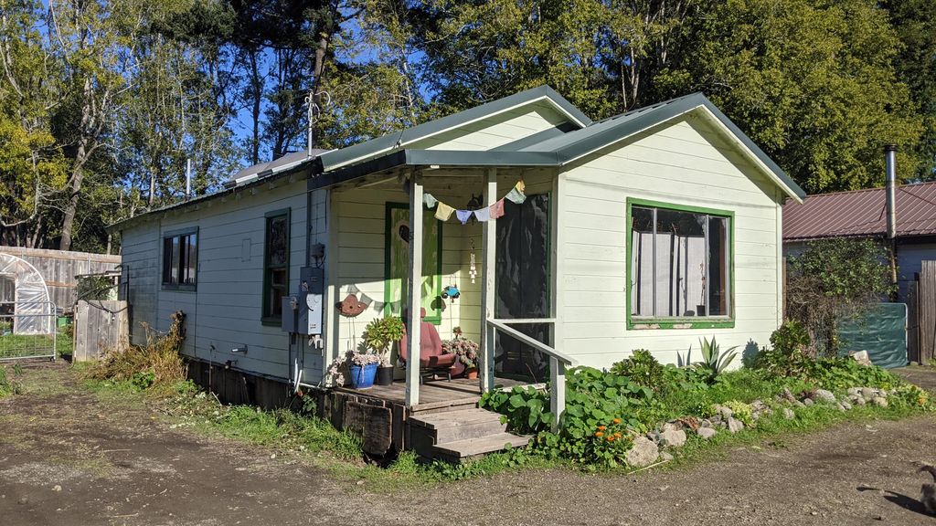 51 Main Street, Petrolia, CA 95558