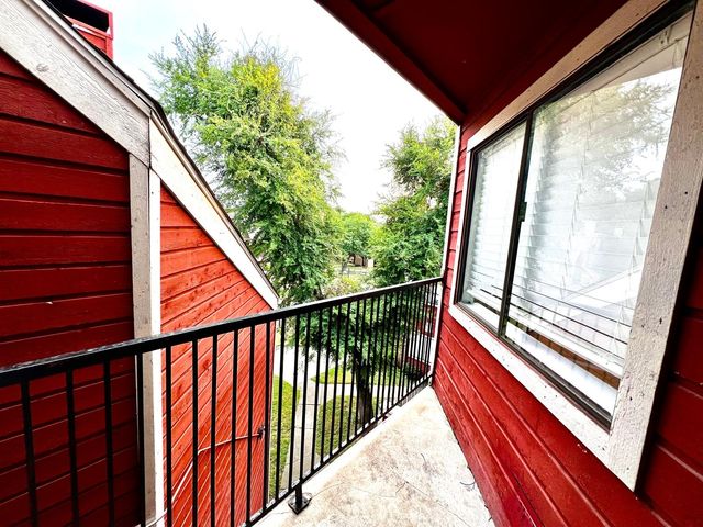 9839 Walnut Street 305, Dallas, TX 75243