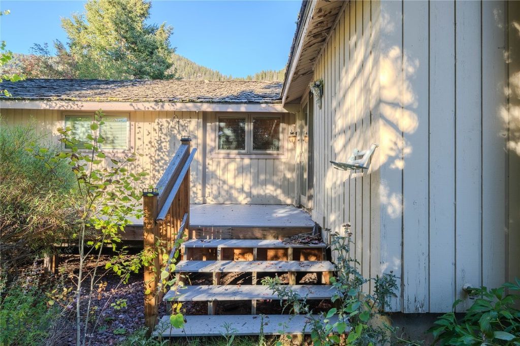 170 Loop Lane, West Yellowstone, MT 59758 photo 10