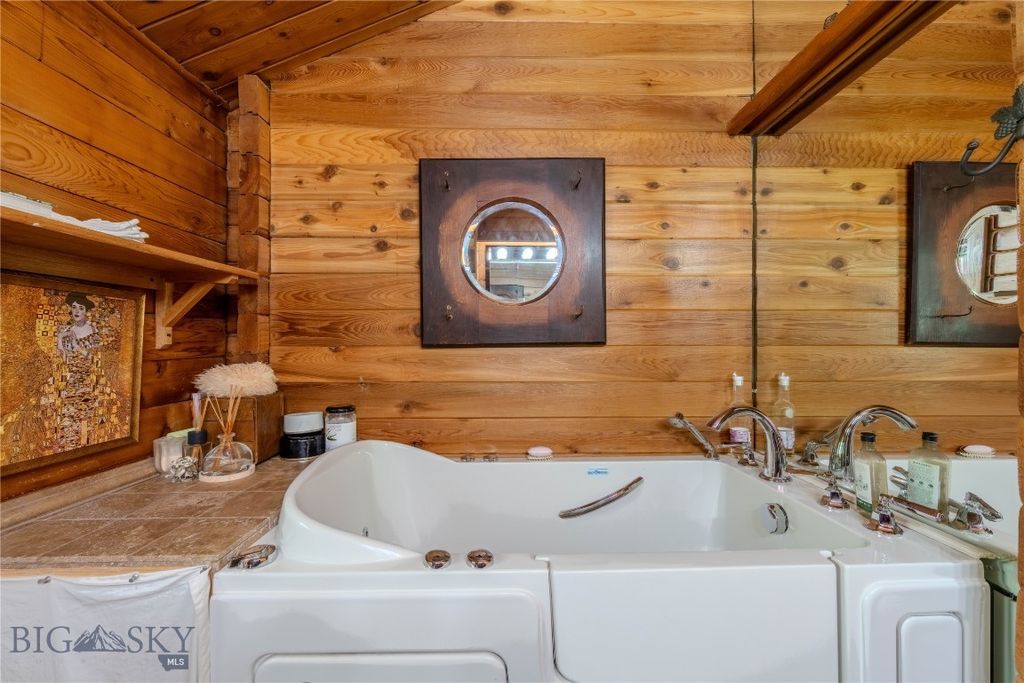 170 Loop Lane, West Yellowstone, MT 59758 photo 18