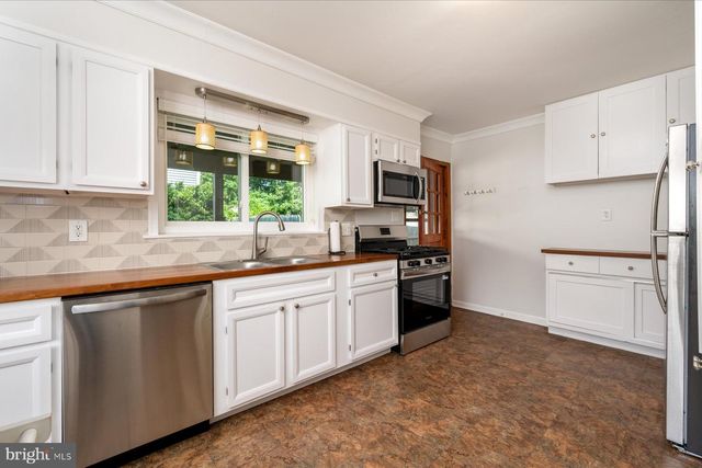 2033 SHORE DR, Edgewater, MD 21037
