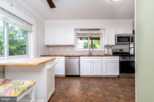 2033 SHORE DR, Edgewater, MD 21037