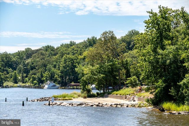 2033 SHORE DR, Edgewater, MD 21037