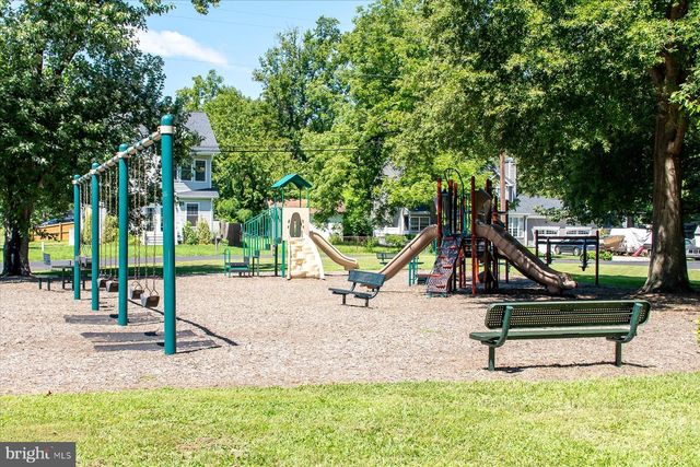 2033 SHORE DR, Edgewater, MD 21037