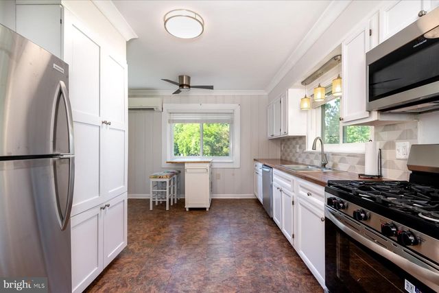 2033 SHORE DR, Edgewater, MD 21037