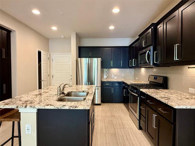 6814 E Riverside DR 73, Austin, TX 78741