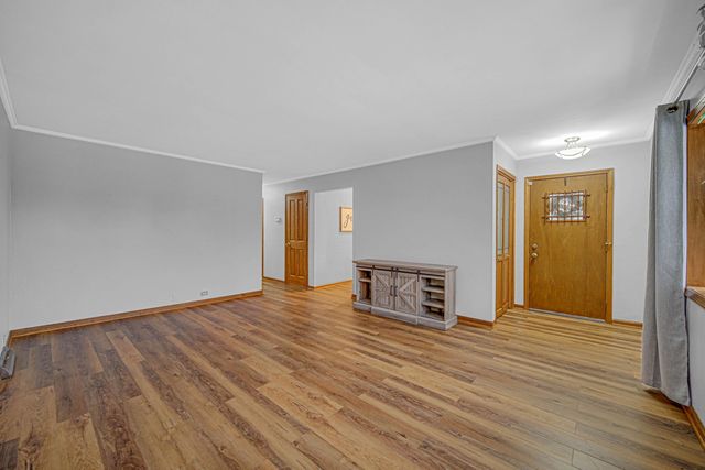 8017 Madison Avenue, Munster, IN 46321