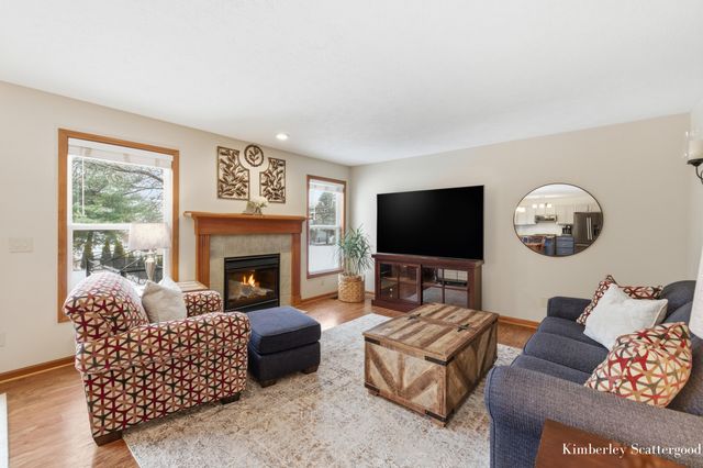 2179 Drew Drive NE, Belmont, MI 49306