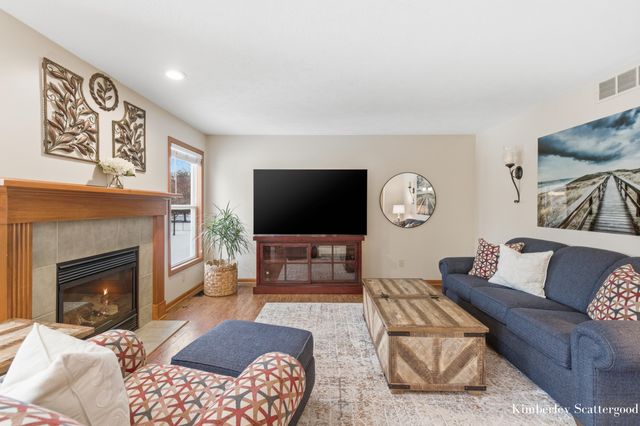 2179 Drew Drive NE, Belmont, MI 49306