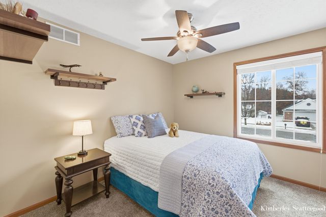 2179 Drew Drive NE, Belmont, MI 49306