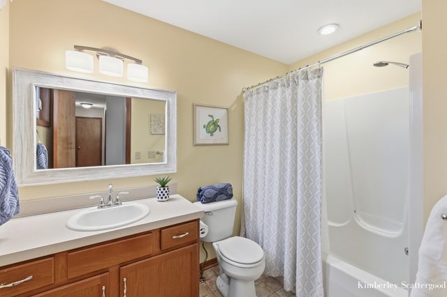 2179 Drew Drive NE, Belmont, MI 49306