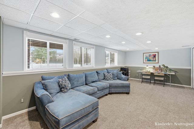 2179 Drew Drive NE, Belmont, MI 49306