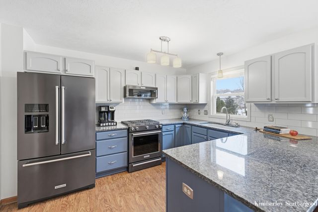 2179 Drew Drive NE, Belmont, MI 49306