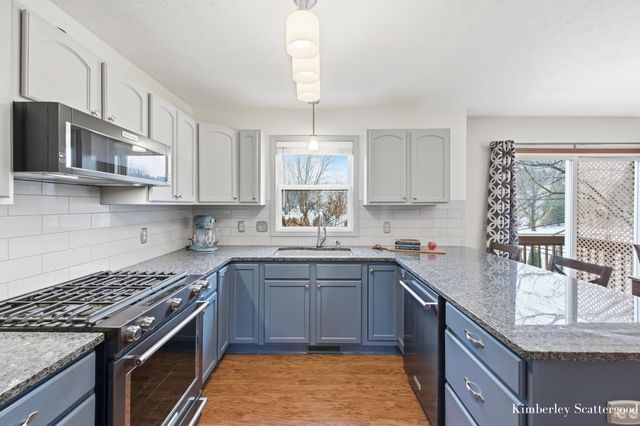 2179 Drew Drive NE, Belmont, MI 49306