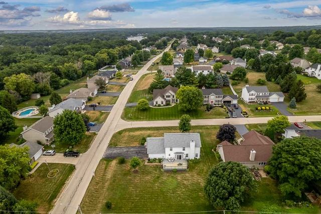 691 STONEMINT Drive, Roscoe, IL 61073