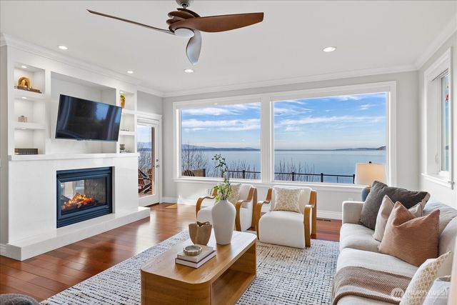 17134 Talbot Road, Edmonds, WA 98026