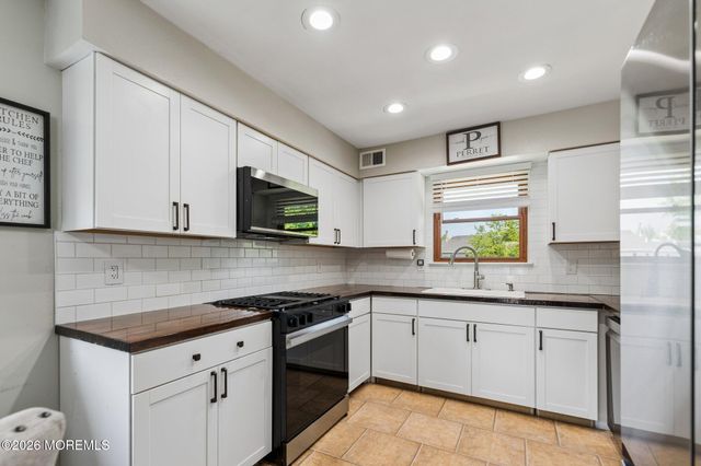 21 Cherry Bend Drive N, Howell, NJ 07731