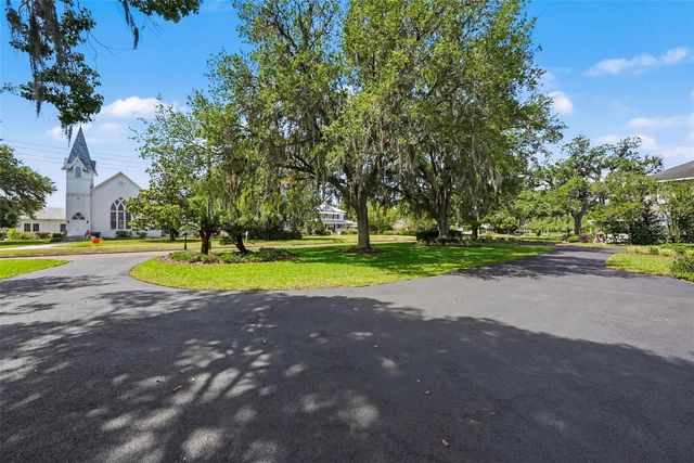 37403 CHURCH AVENUE, Dade City, FL 33525