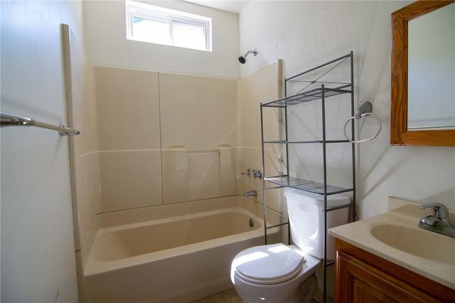 238 Fleet St, Braddock, PA 15104