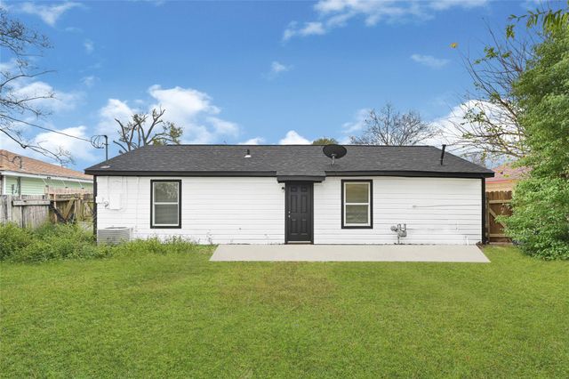 2207 Raymond Street, Pasadena, TX 77506