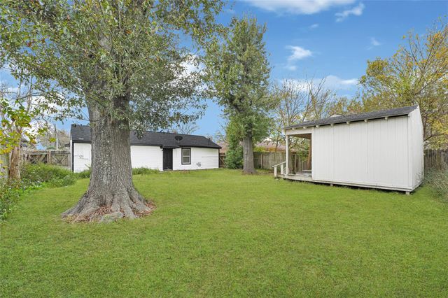 2207 Raymond Street, Pasadena, TX 77506