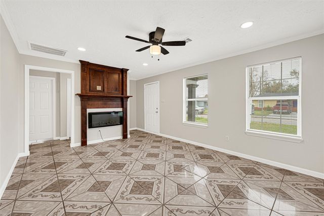 2207 Raymond Street, Pasadena, TX 77506