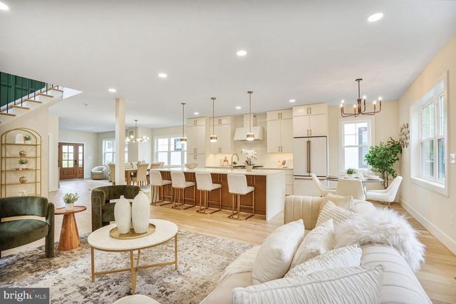 423 N CLEVELAND ST, Arlington, VA 22201