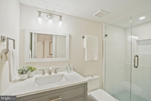 423 N CLEVELAND ST, Arlington, VA 22201