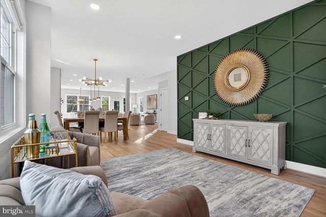 423 N CLEVELAND ST, Arlington, VA 22201