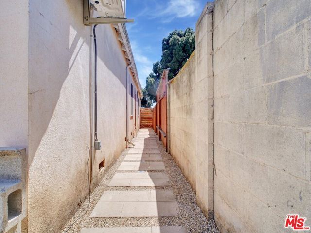 1924 Granville, Los Angeles, CA 90025