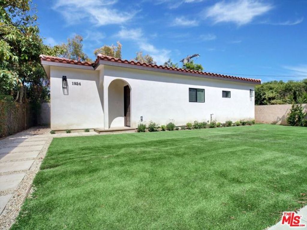 1924 Granville, Los Angeles, CA 90025