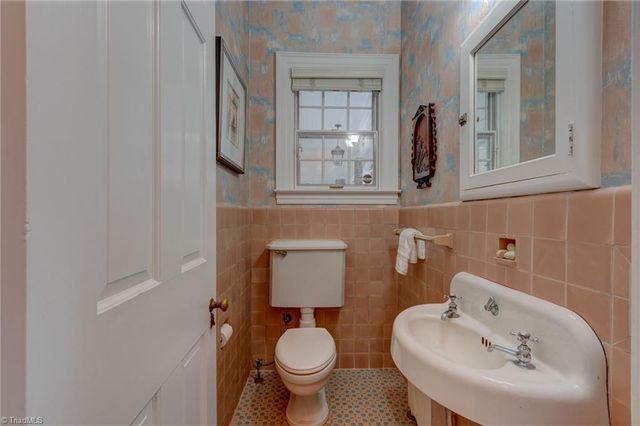 2601 W Market Street, Greensboro, NC 27403