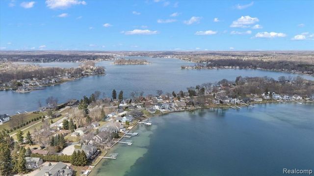 13459 Haddon Street, Fenton, MI 48430