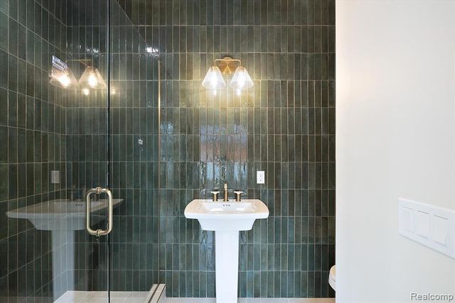 13459 Haddon Street, Fenton, MI 48430